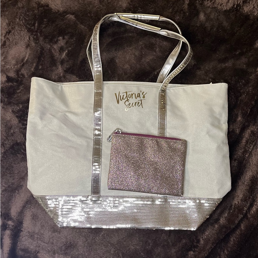 MAKE AN OFFER on this Y2K Victoria's Secret Champagne Sequins and Cream Tote